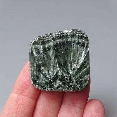 Seraphinit polierte Platte 28,2g, Russland | Sammlermineral