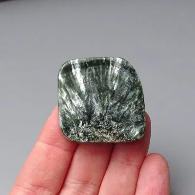 Seraphinit polierte Platte 27,3g, Russland | Sammlermineral