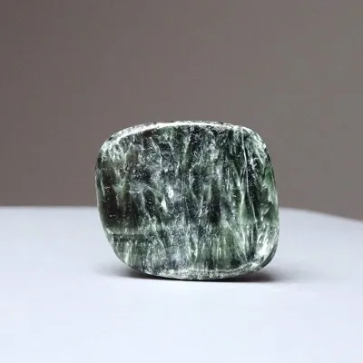 Serafinit leštěný plát 27,2g, Rusko | Sběratelský minerál
