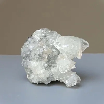 Apophyllite druse 53g, India