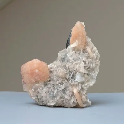 Apophyllit-Drusenkristalle und Stilbit 178 g, Indien