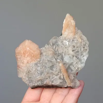 Apophyllit-Drusenkristalle und Stilbit 178 g, Indien