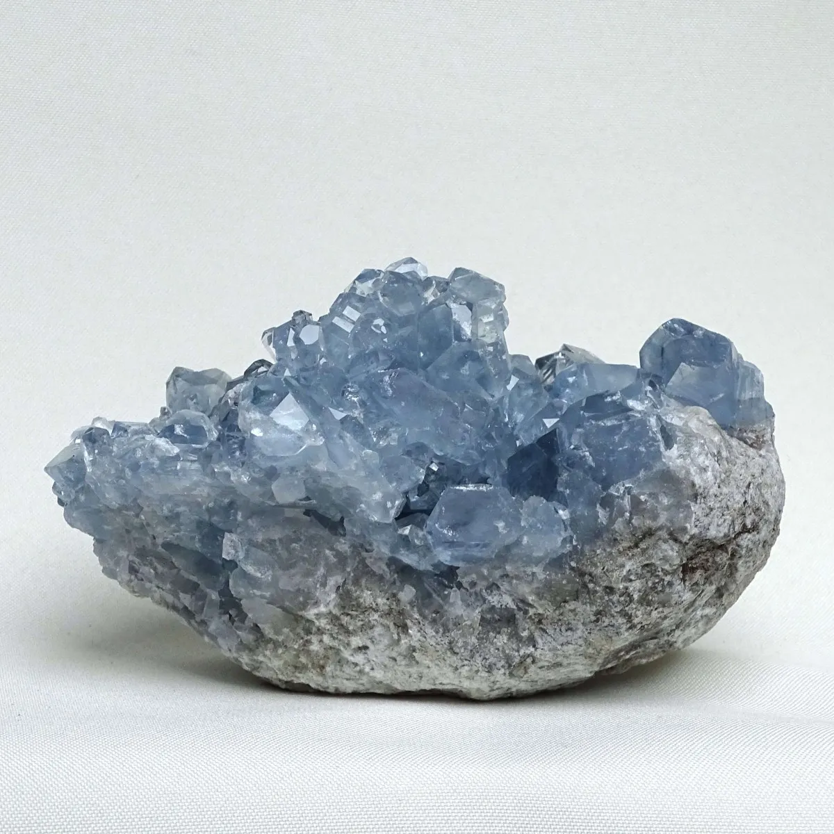 Celestýn drúza 605g, Madagaskar | Minerals-Stones®