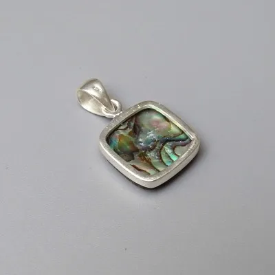 Abalone/Paua shell pendant 3.8g, New Zealand