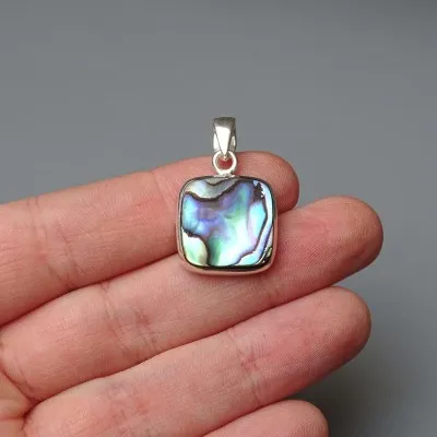 Abalone/Paua shell pendant 3.8g, New Zealand