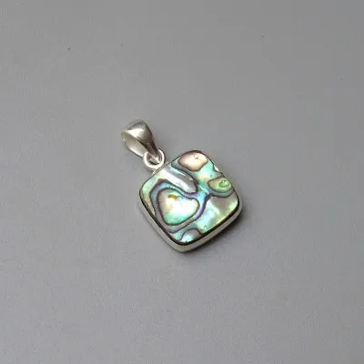 Abalone/Paua shell pendant 3.8g, New Zealand