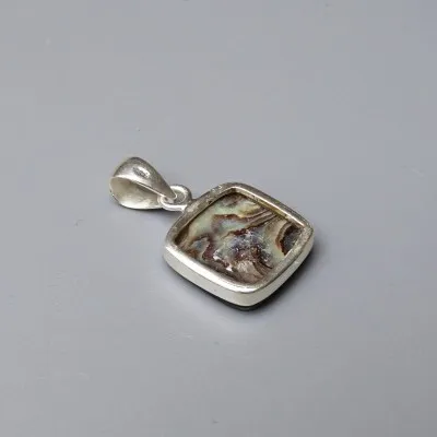 Abalone/Paua shell pendant 3.8g, New Zealand