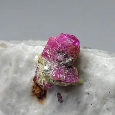 Rubín přírodní minerál v matrixu 23g, Afganistán