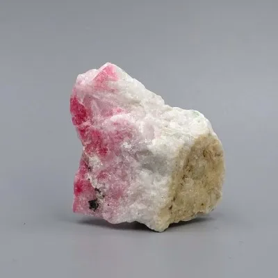 Tugtupit vzácný minerál 25,7g, fluorescence pod UV, Grónsko