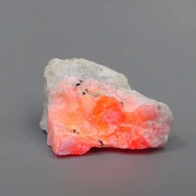 Tugtupit, seltenes Mineral 25,7g, Fluoreszenz unter UV, Grönland
