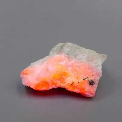 Tugtupit, seltenes Mineral 25,7g, Fluoreszenz unter UV, Grönland