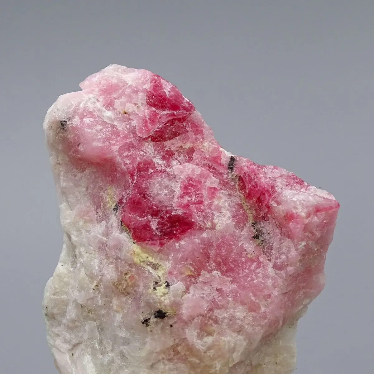 Tugtupit rare mineral 25.7g, fluorescence under UV, Greenland