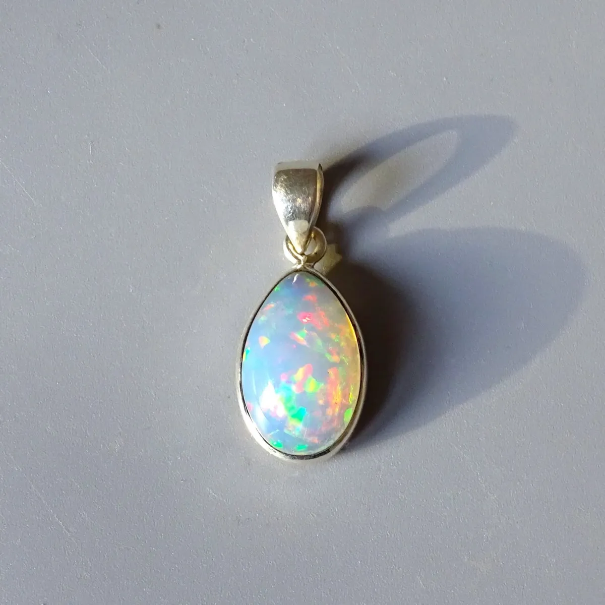 Ethiopian opal pendant 4.6g, Ethiopia | MINERALS-STONES®