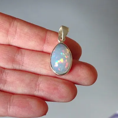 Etiopský opál přívěsek 4,6g, Etiopie | MINERALS-STONES®