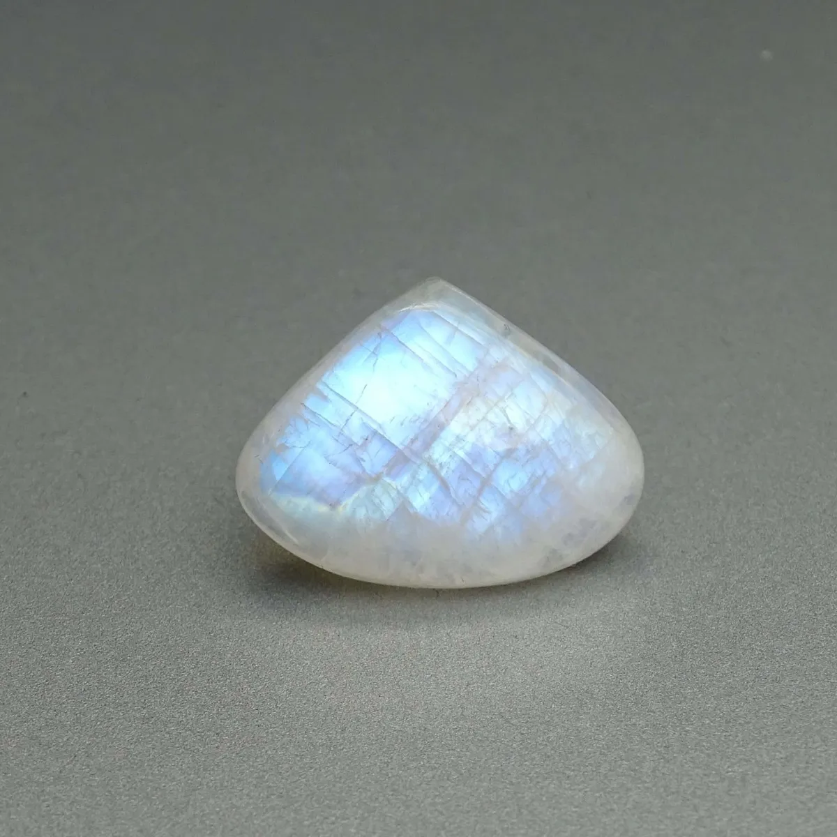 Moonstone cabochon 5.6g, India | MINERALS-STONES®