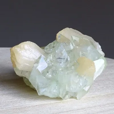 Apophyllit-Drusenkristalle und Stilbit 285g, Indien
