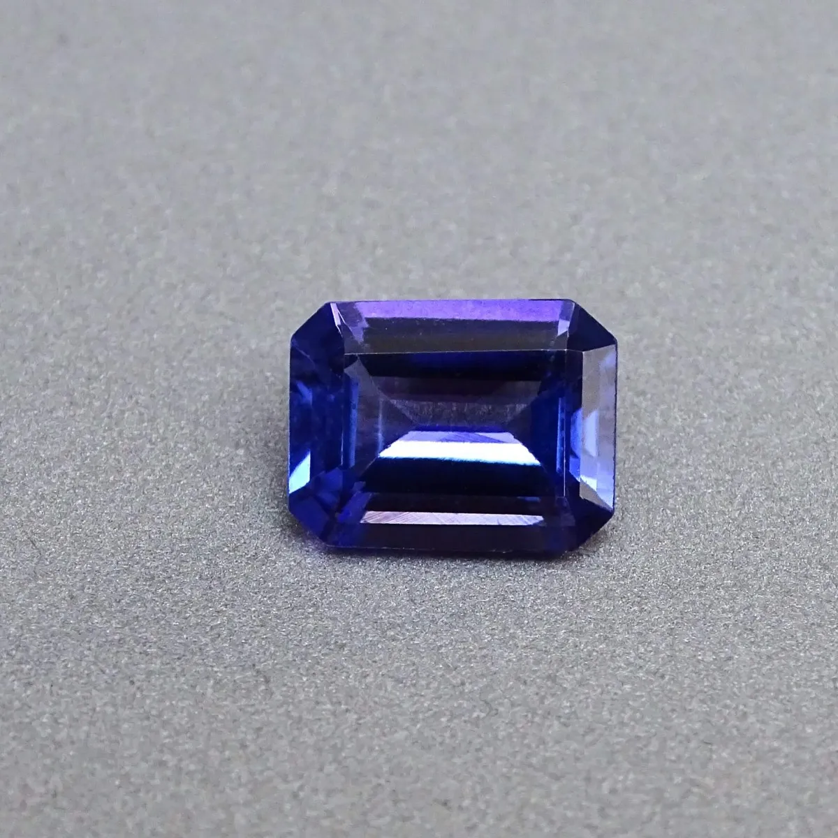 Tanzanite investment gemstone cut 3.04ct, certificate, Tanzania