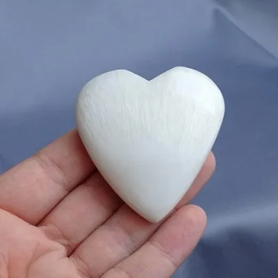 Scolecite polished 49g, India | Minerals-Stones®