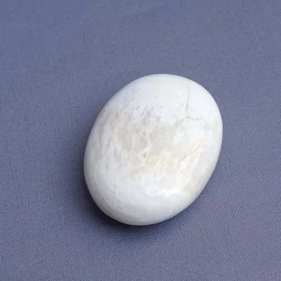 Scolecite polished 56g, India | Minerals-Stones®