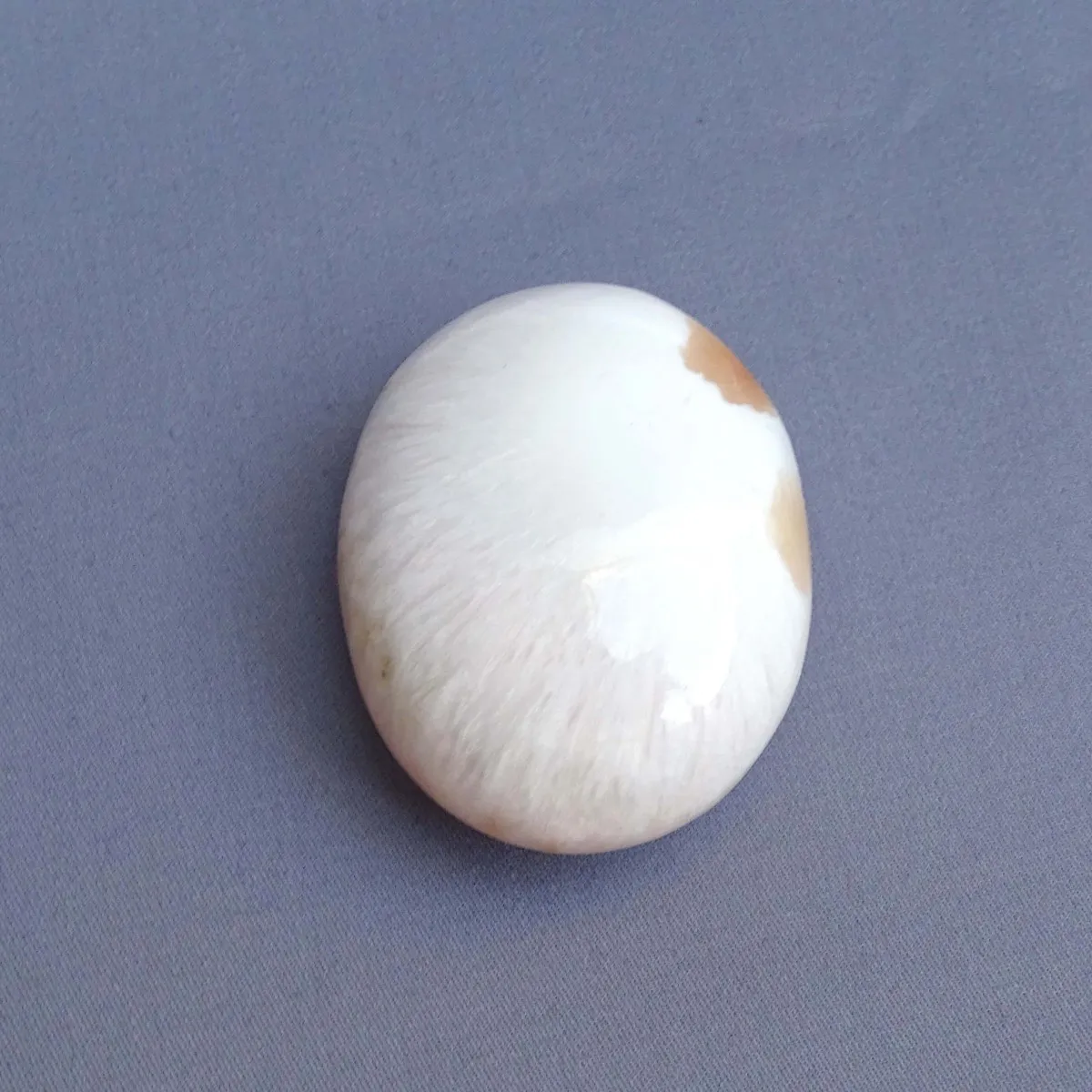 Scolecite polished 53g, India | Minerals-Stones®