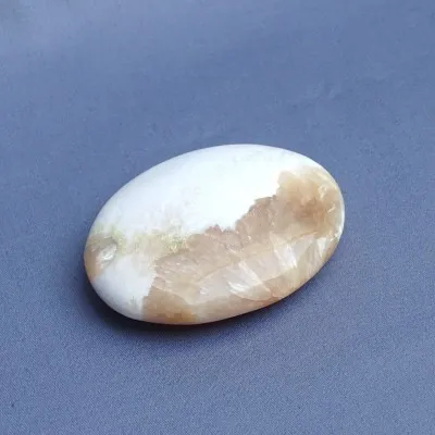 Scolecite polished 55g, India | Minerals-Stones®