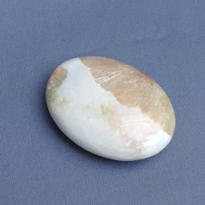 Scolecite polished 55g, India | Minerals-Stones®