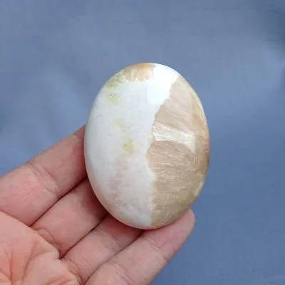 Scolecite polished 55g, India | Minerals-Stones®