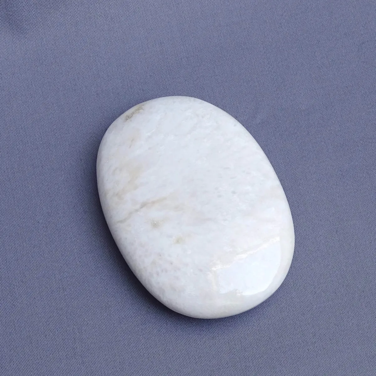 Polierter Scolecit 76g, Indien | Minerals-Stones®