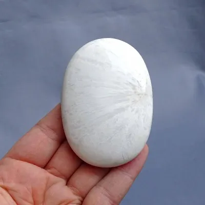 Scolecite polished 76g, India | Minerals-Stones®