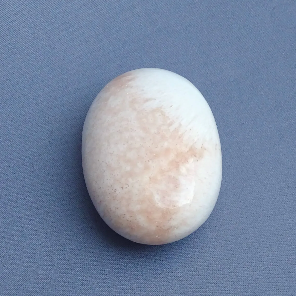 Scolecite polished 82g, India | Minerals-Stones®