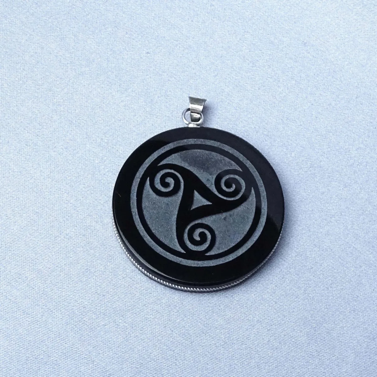 Obsidian shamanic amulet - pendant, Mexico (Triskelion symbol)