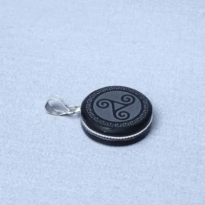 Obsidián šamanský amulet - přívěšek, Mexiko (Symbol triskelion)