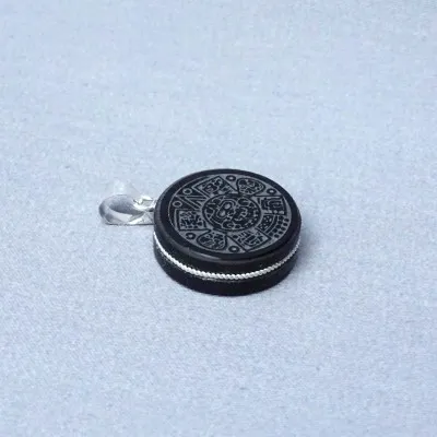 Obsidián šamanský amulet - přívěšek, Mexiko (Aztécký kalendářní kámen)