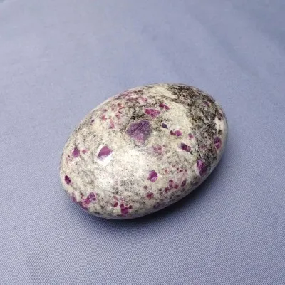 Ruby in albite polished 135g, India MINERALS-STONES®