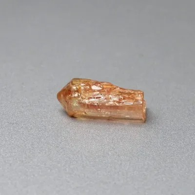 Topaz imperial přírodní krystal 2,5g, Brazílie | MINERALS-STONES®