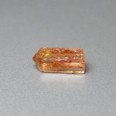 Topaz imperial přírodní krystal 2,5g, Brazílie | MINERALS-STONES®