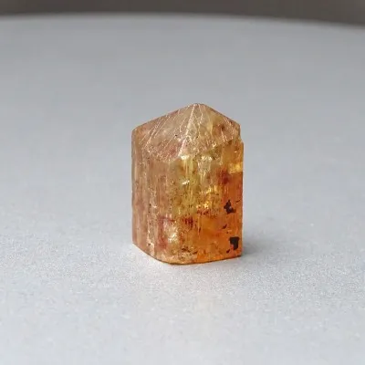 Topaz imperial přírodní krystal 7,9g, Brazílie | MINERALS-STONES®