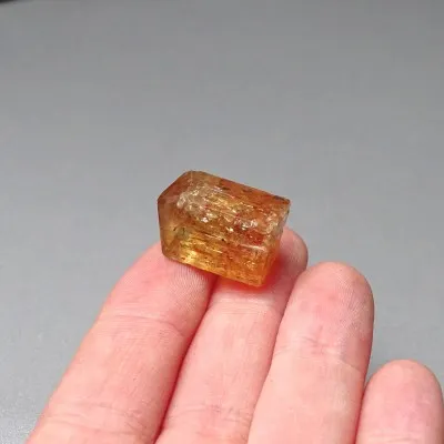 Topaz imperial přírodní krystal 7,9g, Brazílie | MINERALS-STONES®