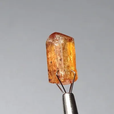 Topaz imperial přírodní krystal 3,5g, Brazílie | MINERALS-STONES®