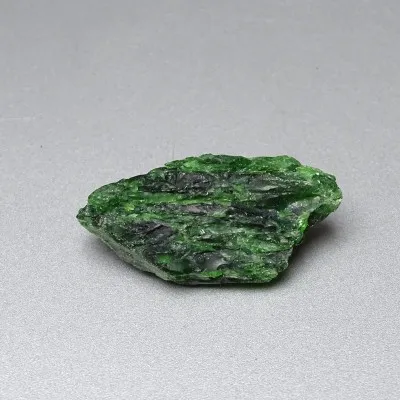 Chromdiopsid přírodní minerál top kvalita 23g, Rusko