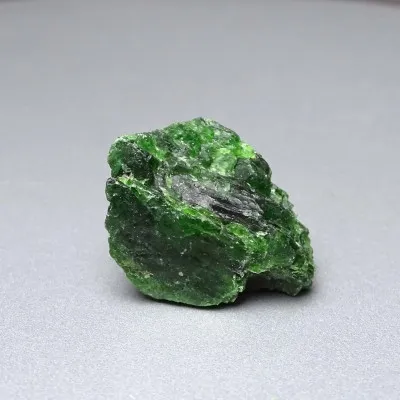 Chromdiopsid přírodní minerál top kvalita 22g, Rusko
