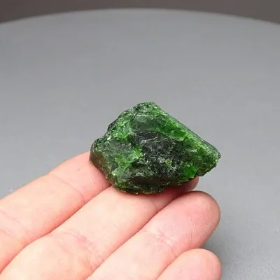 Chromdiopsid přírodní minerál top kvalita 22g, Rusko