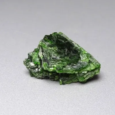 Chromdiopsid přírodní minerál top kvalita 32g, Rusko
