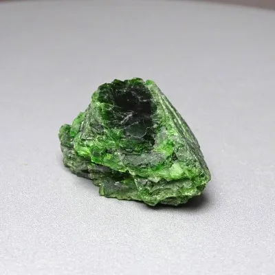 Chromdiopsid přírodní minerál top kvalita 32g, Rusko