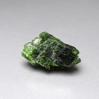 Chromdiopsid přírodní minerál top kvalita 32g, Rusko