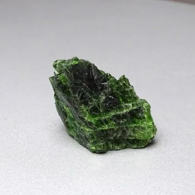 Chromdiopsid přírodní minerál top kvalita 32g, Rusko