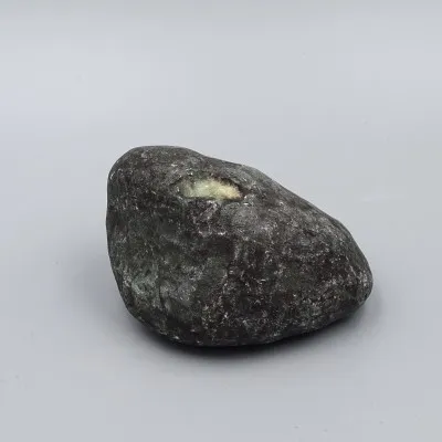 Natürlicher Jadeit-Felsbrocken, 310 g, Burma (Myanmar)