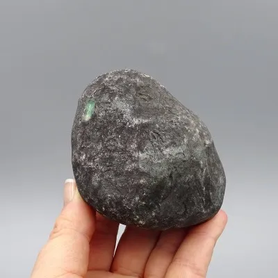 Natürlicher Jadeit-Felsbrocken, 310 g, Burma (Myanmar)