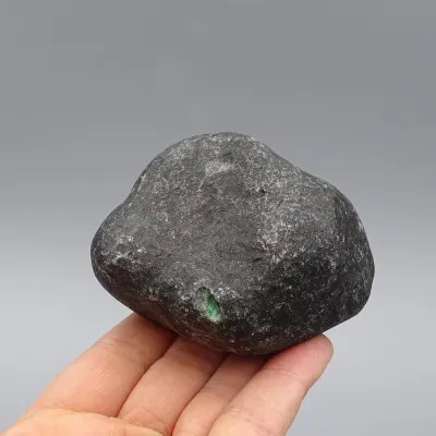 Natürlicher Jadeit-Felsbrocken 288g, Burma (Myanmar)