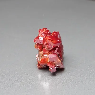 Vanadinit přírodní minerál - krystaly 30,8g, Maroko | MINERALS-STONES®